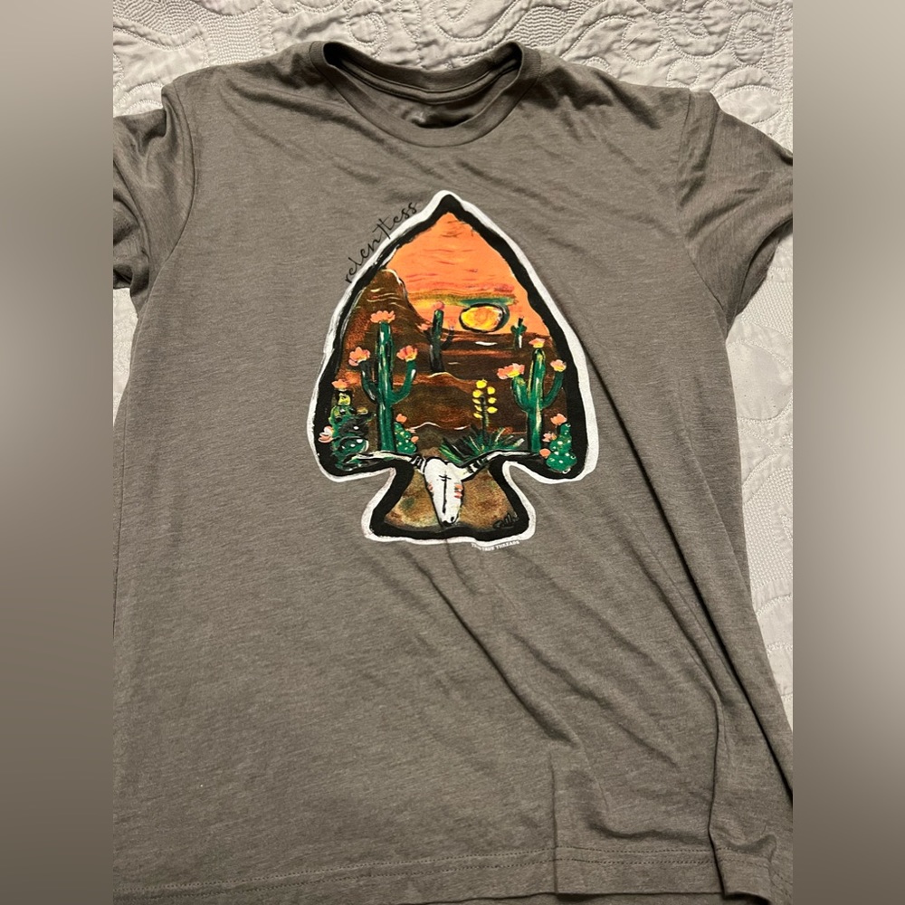 Grey arrow head T-shirt size Large.